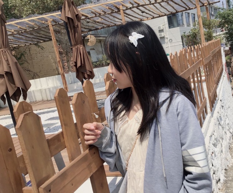 yyy静-福建省·龙岩市·漳平市-抖音,快手,微博,***-大家好!我是静
身高156体重39kg(身材比例很好)
学过拉丁舞
可寄拍(风格都可以接受包括手饰,饰品,零食)都OK
可以接广告哦
产品使用感也会写(文笔OK)