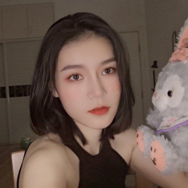🦄 嵩嵩-江西省·新余市·渝水区-抖音微博小书快手-在线接单，服装主图，买家秀，帽子 耳环 饰品 口红服装鞋子  寄拍 工作联系我 身高160体重44