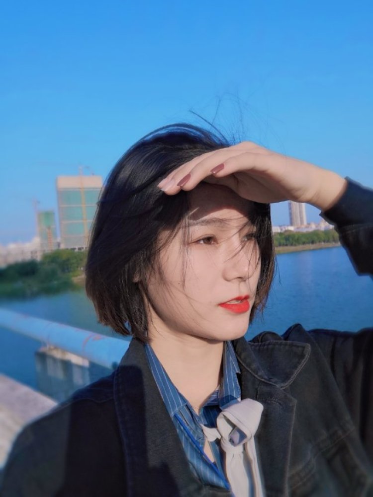 🦄 嵩嵩-江西省·新余市·渝水区-抖音微博小书快手-在线接单，服装主图，买家秀，帽子 耳环 饰品 口红服装鞋子  寄拍 工作联系我 身高160体重44