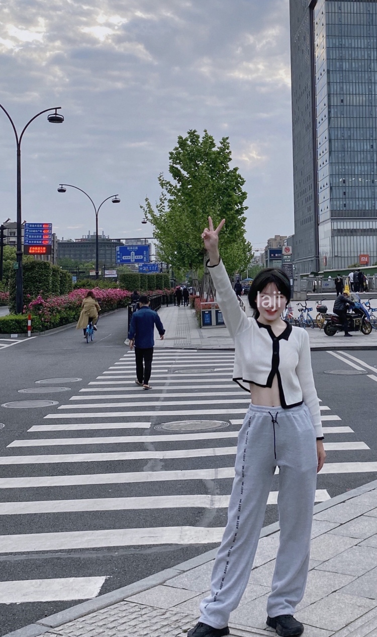 ·-浙江省·杭州市·余杭区-快手-身高162体重93,🉑️开箱测评种草,买家秀衣服鞋子包包饰品化妆品…等等都🉑️