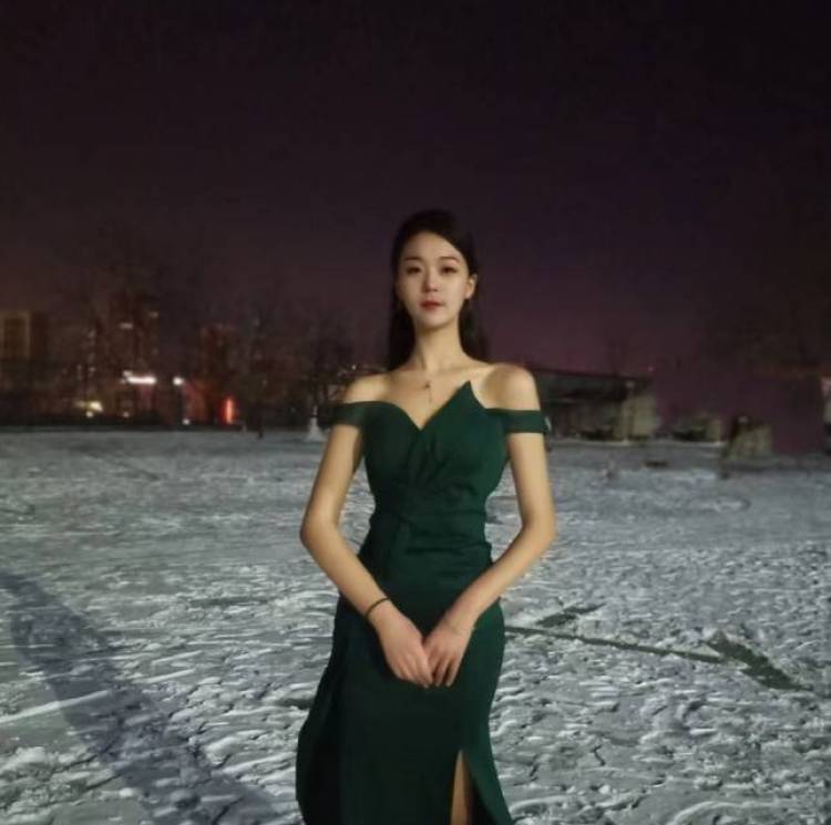 赵大脸不翻脸-山东省·济南市·章丘区--专业模特，裤子裙子包包之类的买家秀都可以接，产品使用也可以，照片清晰，经验丰富，可长期合作