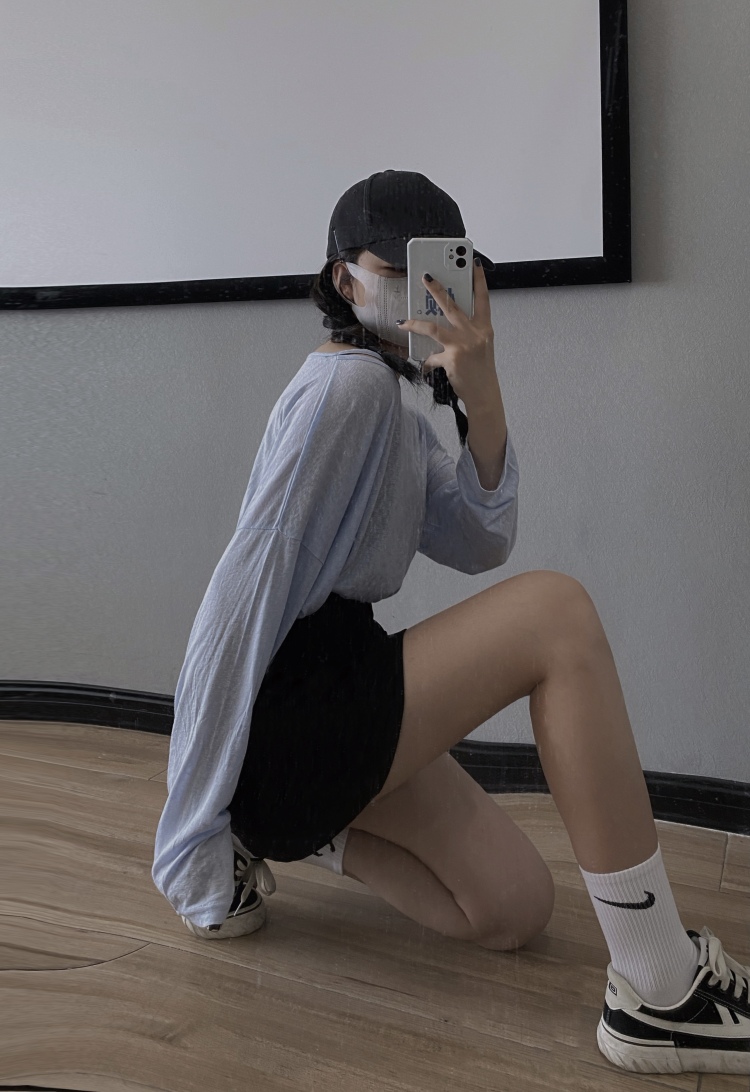  蓝毛怪-广东省·深圳市·龙岗区-微博 *** 抖音-诚蹲商家接寄拍,会拍照修图,效率高,类品不限,本职是拍摄珠宝首饰品上身图。163/96 业余时间充足,会按商家要求提供满意的照片😄
