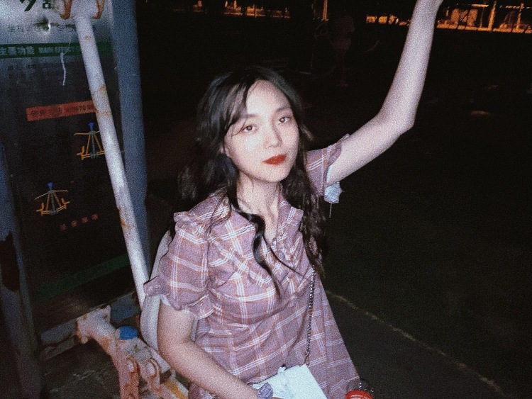 loeybaekkk-安徽省·合肥市·瑶海区--19岁学生，女，身高172体重112。是学校模特部的，手好看、锁骨好看、腿长。特长古筝。想接一些寄拍。