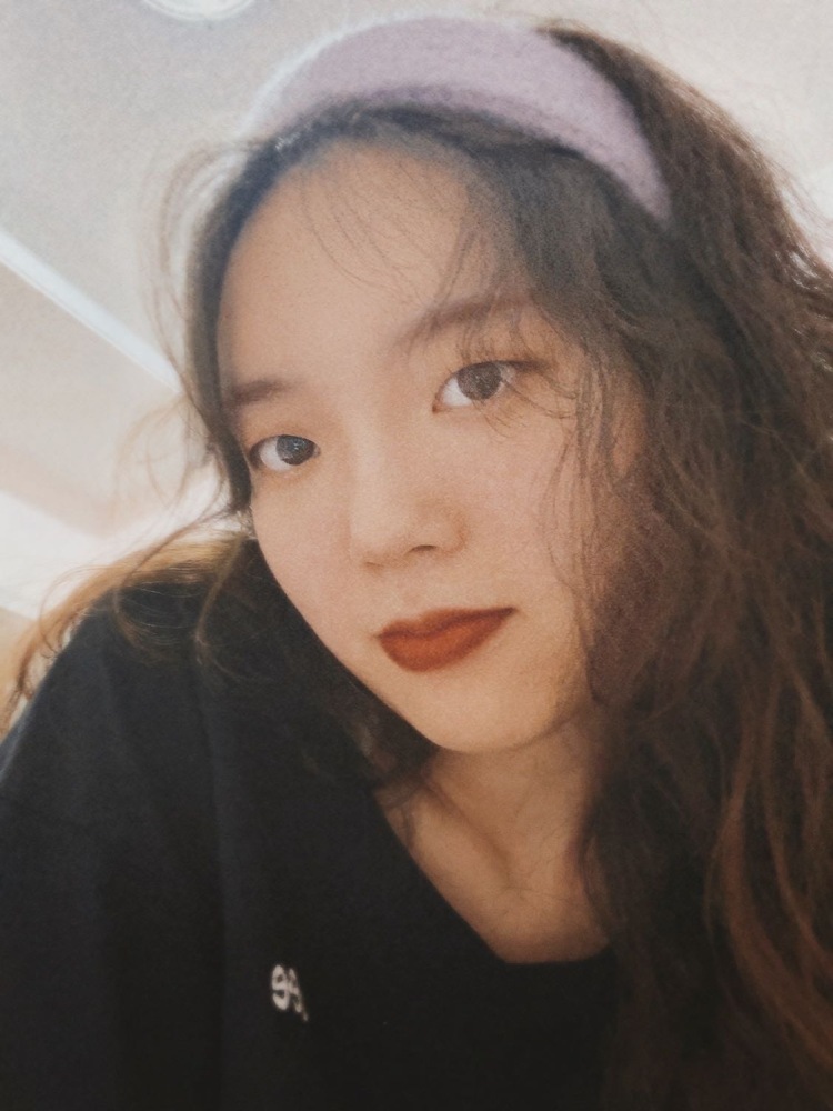 loeybaekkk-安徽省·合肥市·瑶海区--19岁学生，女，身高172体重112。是学校模特部的，手好看、锁骨好看、腿长。特长古筝。想接一些寄拍。