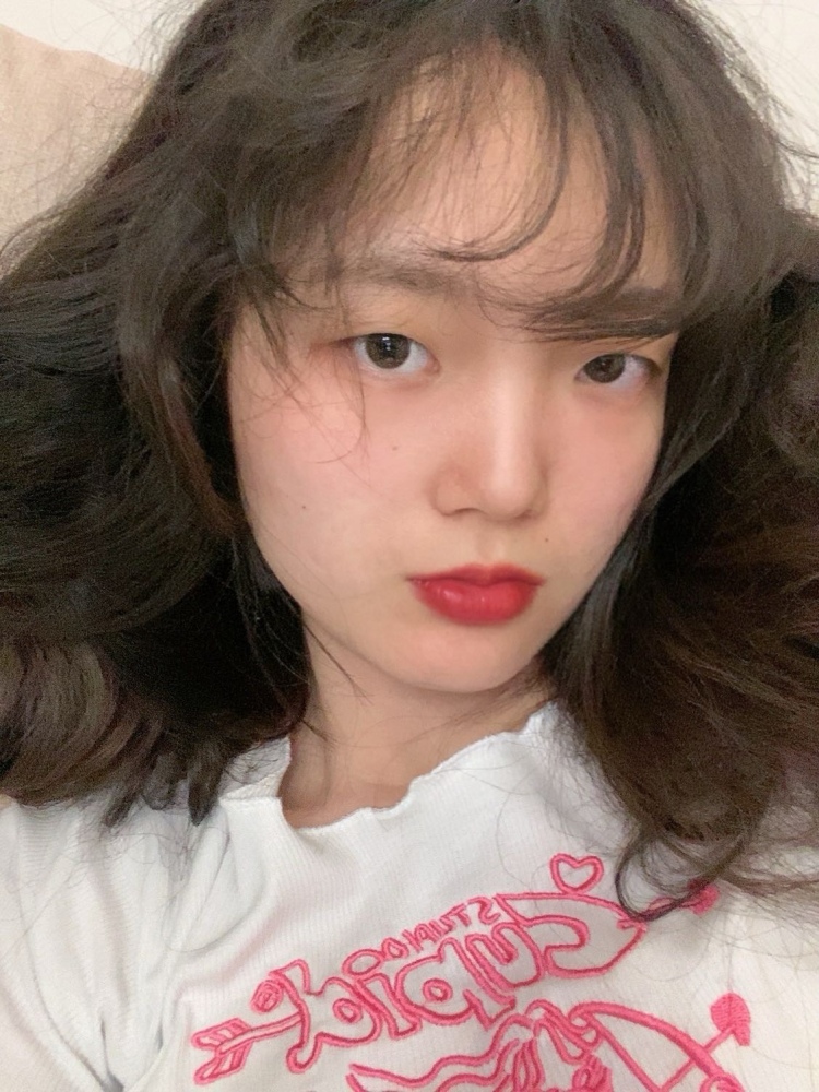 loeybaekkk-安徽省·合肥市·瑶海区--19岁学生，女，身高172体重112。是学校模特部的，手好看、锁骨好看、腿长。特长古筝。想接一些寄拍。
