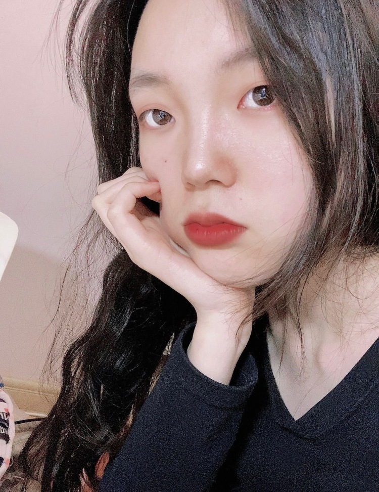 loeybaekkk-安徽省·合肥市·瑶海区--19岁学生，女，身高172体重112。是学校模特部的，手好看、锁骨好看、腿长。特长古筝。想接一些寄拍。