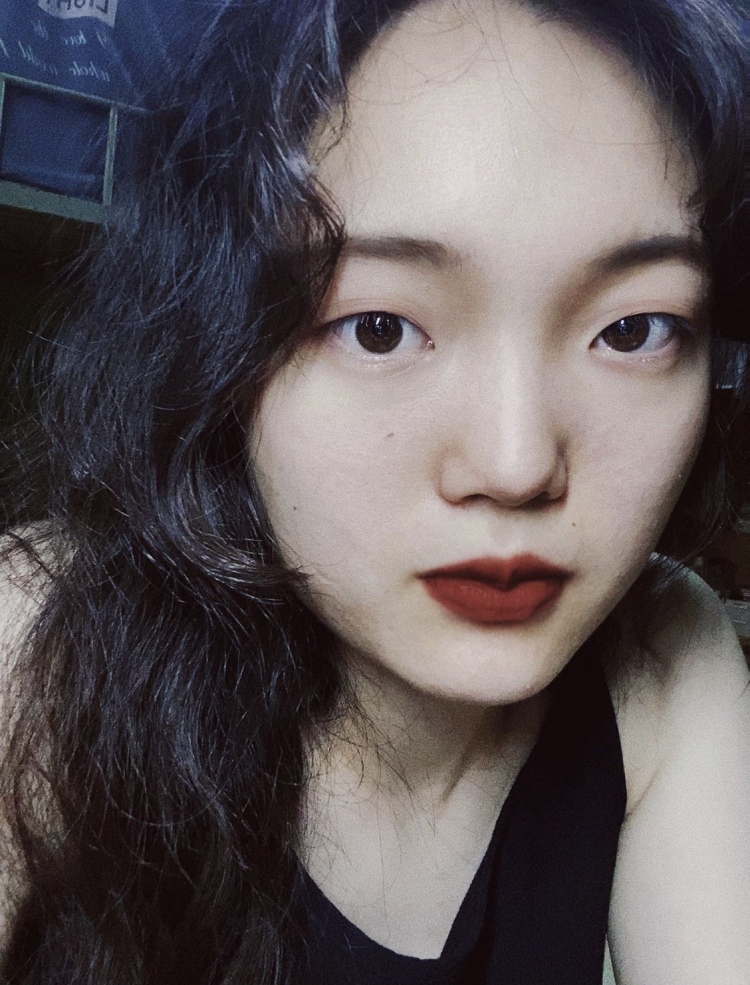 loeybaekkk-安徽省·合肥市·瑶海区--19岁学生，女，身高172体重112。是学校模特部的，手好看、锁骨好看、腿长。特长古筝。想接一些寄拍。
