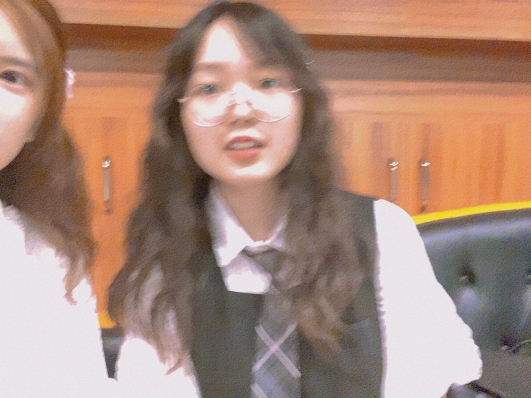 loeybaekkk-安徽省·合肥市·瑶海区--19岁学生，女，身高172体重112。是学校模特部的，手好看、锁骨好看、腿长。特长古筝。想接一些寄拍。