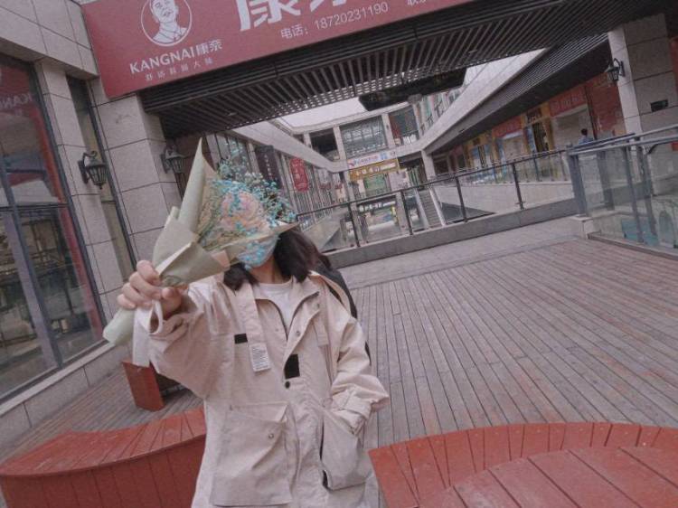 小佳想你了-江西省·九江市·都昌县-快手-买家秀 身高160 体重40kg 入驻快手 什么都可接寄拍 喜欢拍照摄影 喜欢穿搭