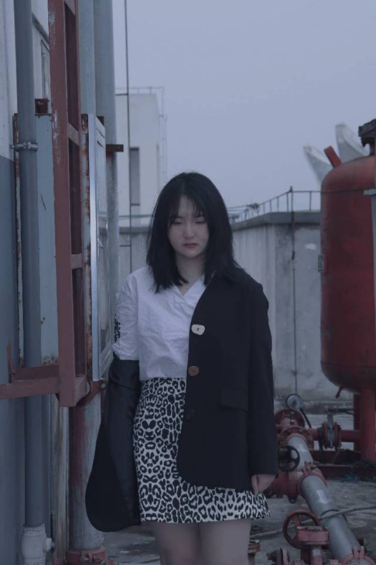🍓-湖北省·恩施土家族苗族自治州·建始县-抖音 ***-学生 爱好拍照与视频拍摄 喜欢穿搭 能接短视频 vlog制作 开箱测评 买家秀等