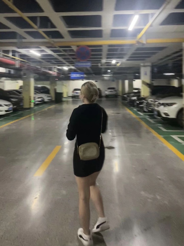 Z^-湖北省·武汉市·武昌区-抖音，微博-喜欢服装搭配，饰品鞋，可接送拍寄拍买家秀，网拍模特，产品试用开箱测评会拍照修图，日常分享，没拍好的可重拍，可长期合作