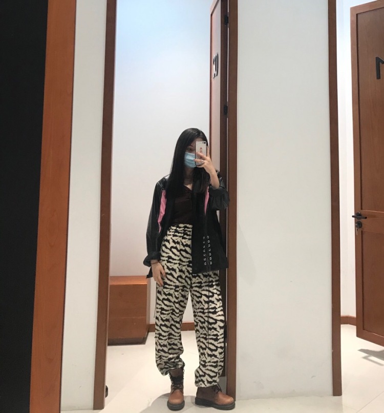 西野廿八-贵州省·遵义市·红花岗区-微博 ***-设计专业,会拍照后期视频剪辑还有策划,服装设计专业会陈列以及搭配所以想做寄拍之类的工作 平时是种草机 各种给身边的人疯狂安利产品 所以开箱测评也想涉猎!