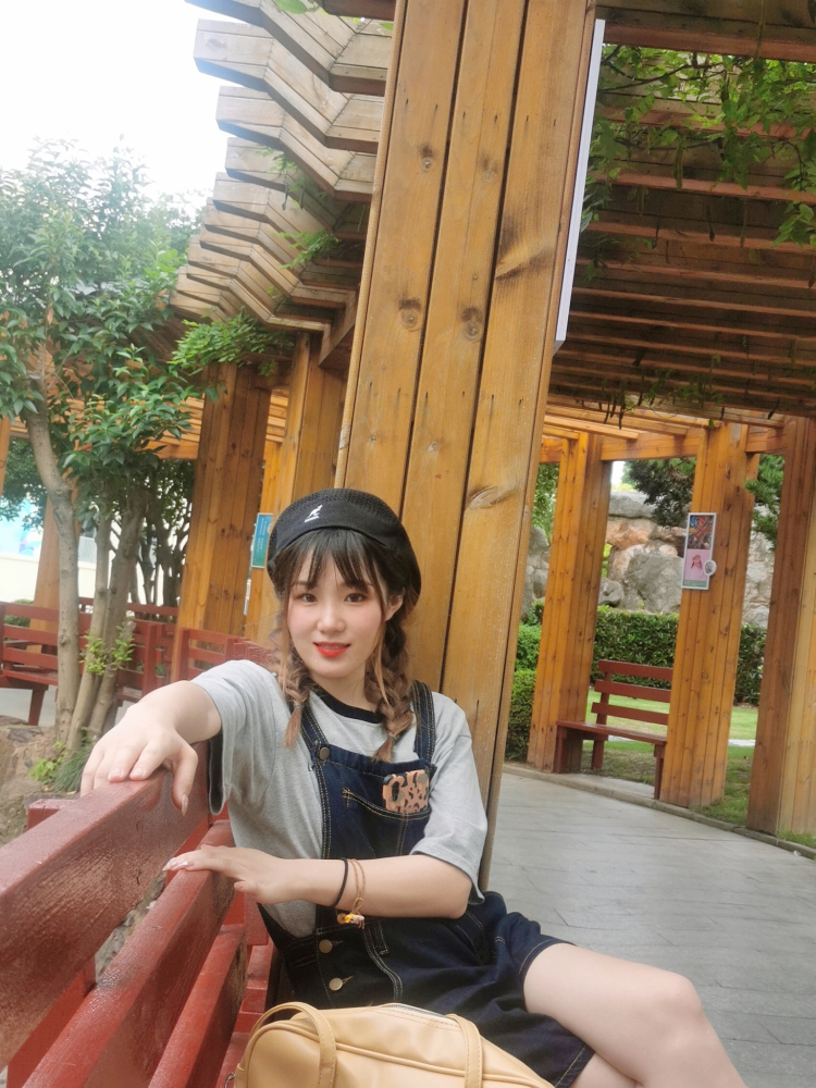 肉肉-上海市·上海市·嘉定区--身材中等,平时喜欢穿搭,敢于尝试各种风格,爱拍照希望收到寄送拍照买家秀