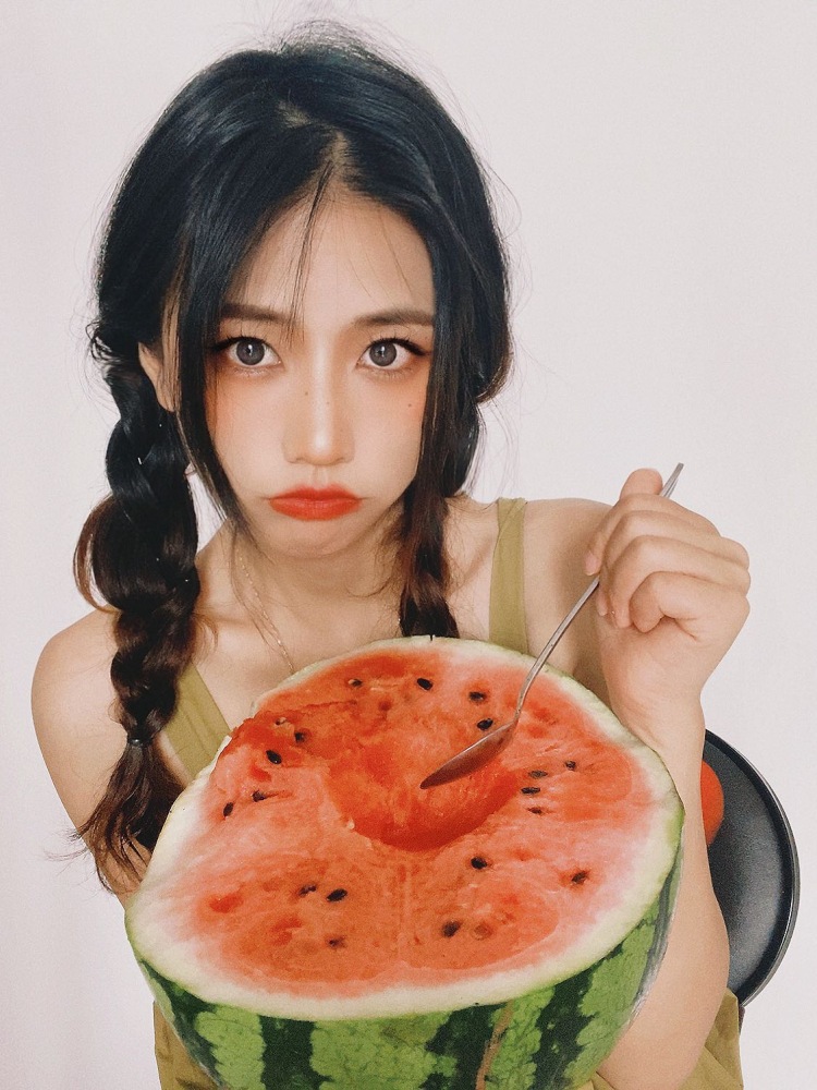 yoo.-浙江省·嘉兴市·海宁市-抖音|快手|-修图,拍照,视频剪辑拍摄,身高1580,体重80,还有男模180,130,可接女装男装,情侣装