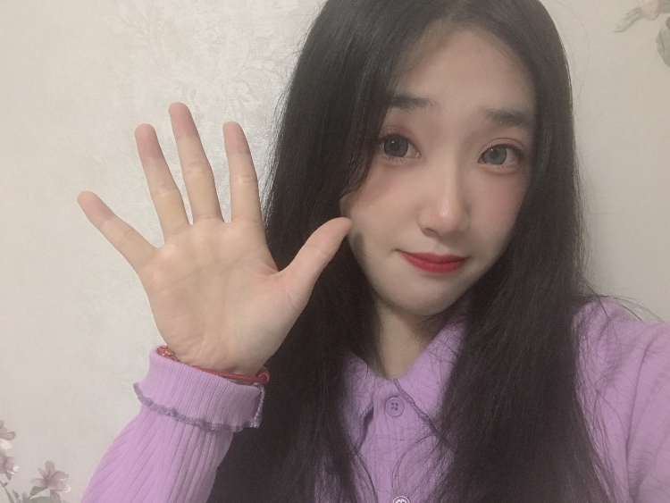 粥粥呀-青海省·西宁市·城东区-微博-喜欢美妆，爱拍照会拍照，会p图；接寄拍送拍等等；身高161cm，体重42kg；适合可爱甜美纯欲风格。