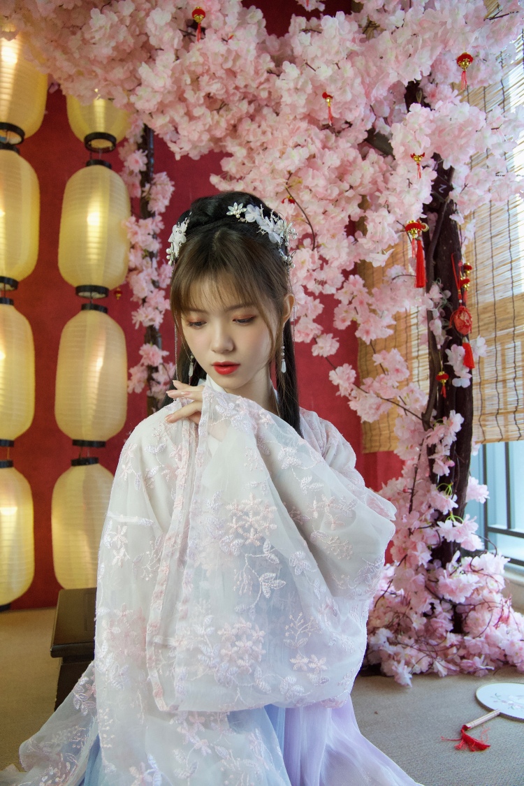 Lila-广东省·广州市·越秀区-大众点评-身高165 体重93 主要做探店博主 可接服装寄拍 欢迎来合作