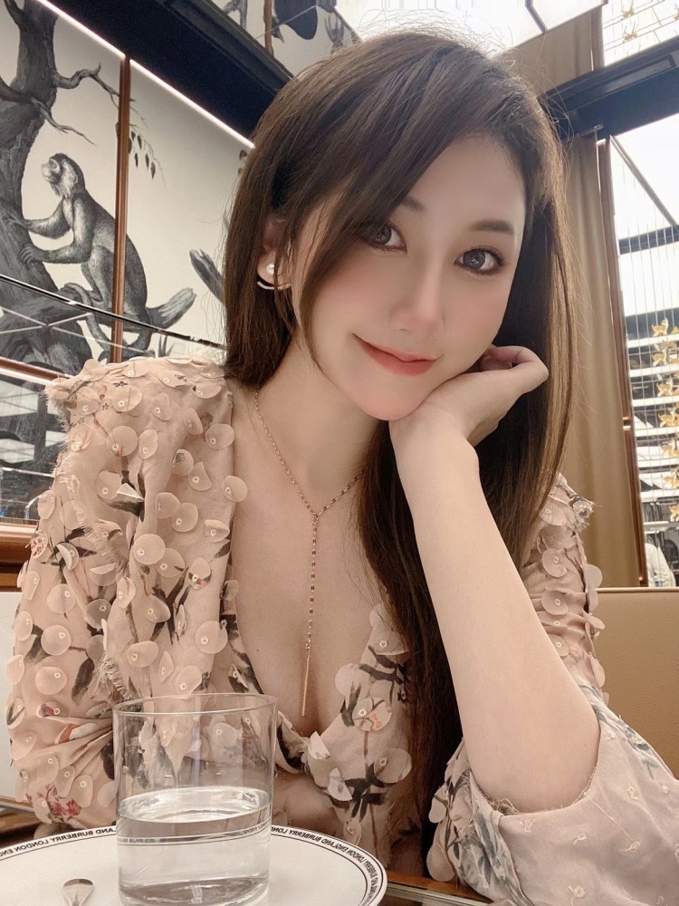 礼安-广东省·深圳市·福田区-涟涟Lynn-擅长拍照p图，服装搭配，美妆。可接寄拍，探店推广，***图文。***微博万粉。