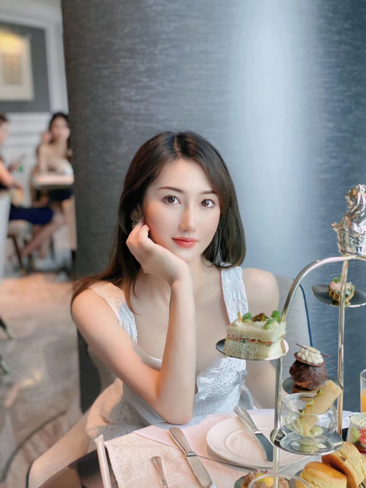 礼安-广东省·深圳市·福田区-涟涟Lynn-擅长拍照p图，服装搭配，美妆。可接寄拍，探店推广，***图文。***微博万粉。