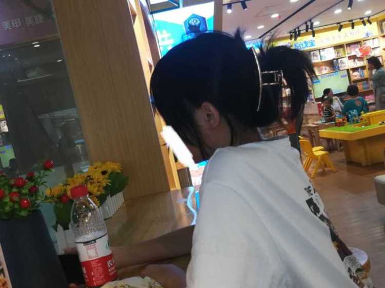 S.-广东省·东莞市·石碣镇-dy3bnpvlklkj-我身高150体重80斤会拉丁舞古筝爵士鼓唱歌我是一名学生我想接淘宝那些购物网站的寄拍网拍模特但不接丝袜那些我接裤子衣服裙子首饰啥的哈谢谢