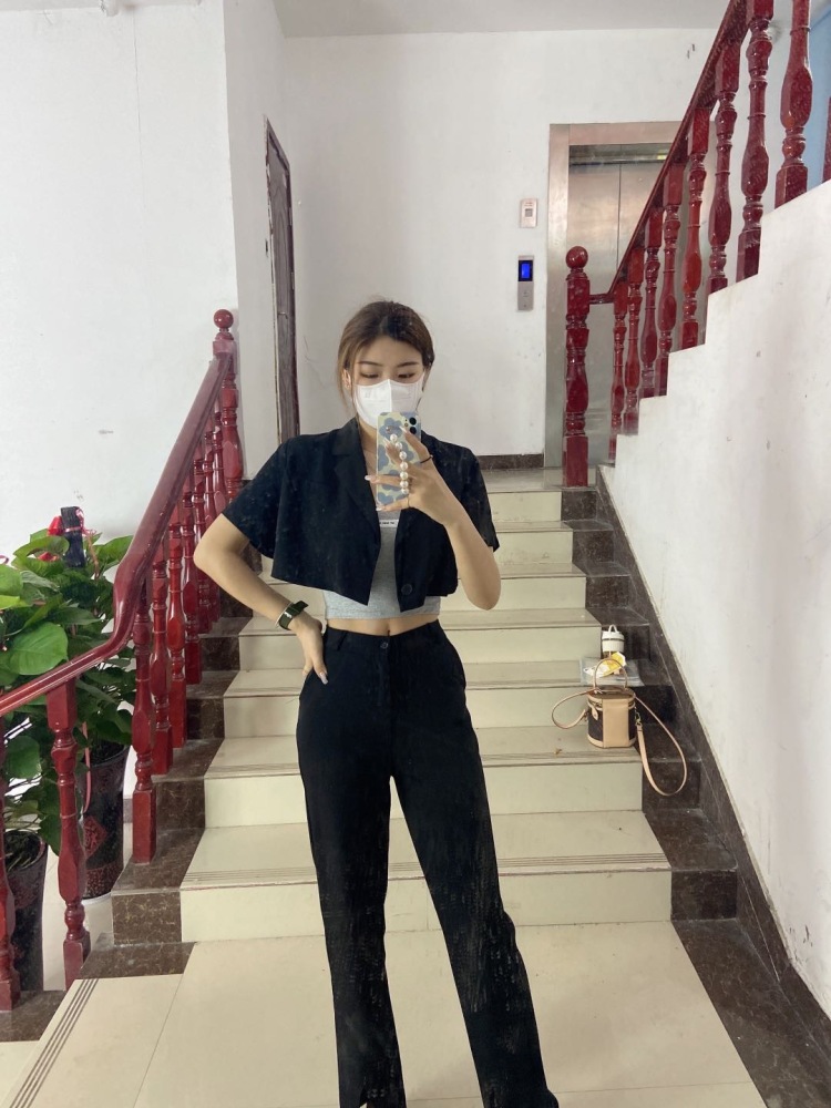蓝廸.-河南省·南阳市·宛城区--长期接单，衣服饰品等都可
   身高体重168/55
出片快，质量高 网拍卖家秀都可