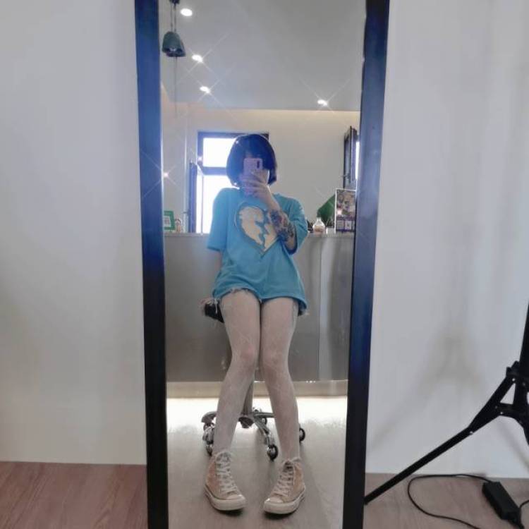 反派甜心-黑龙江省·哈尔滨市·道里区-抖音，***，微博-可拍买家秀，接寄拍，会找角度，会自拍，会p图，可在短视频朋友圈进行推广