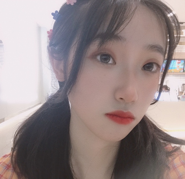 粥粥呀-青海省·西宁市·城东区-微博-喜欢拍照 也会p图  身高161cm  体重42kg 长发 接寄拍等等 保证质量 满意为止
