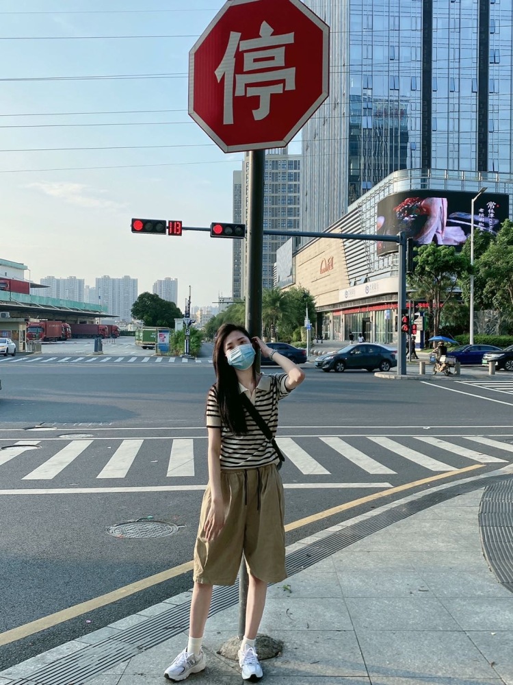 🥳-广东省·深圳市·龙岗区--跟小集妹们没事喜欢拍拍照，p图，逛gai。
想找副业，接买家秀，闺蜜装呀也ok，哈哈哈哈哈哈哈。
本人身高160，体重44公斤
小集美身高167，50公斤👯‍♀️