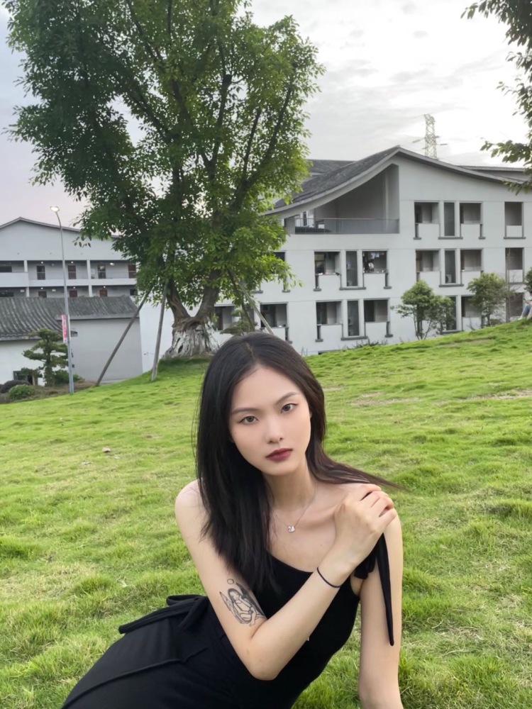 X1NYUZ_-重庆市·重庆市·合川区--擅长拍照修图,喜欢探店打卡,可接寄拍,能驾驭多种风格。身高173 96斤