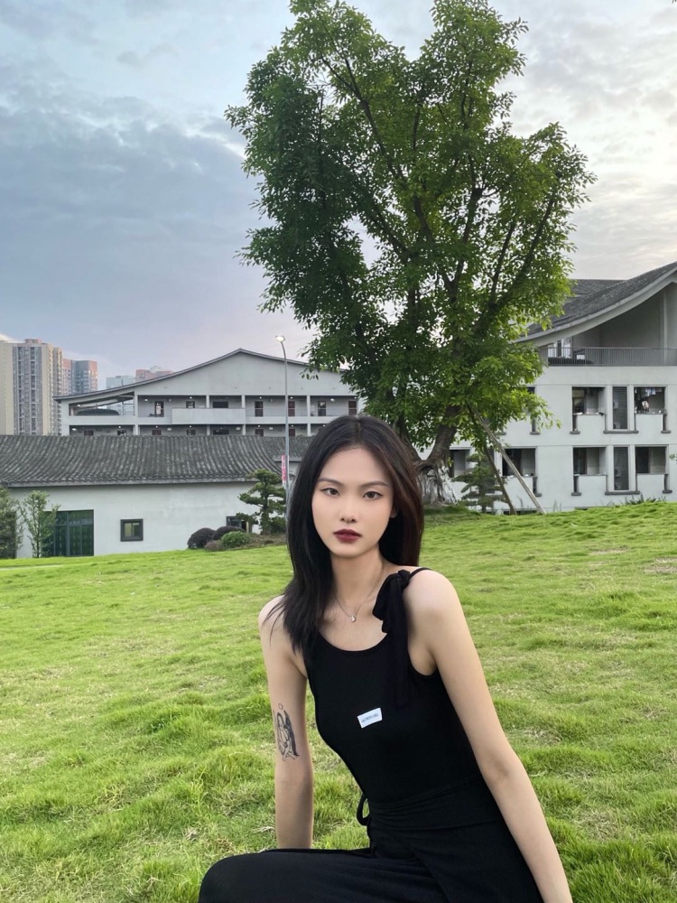 X1NYUZ_-重庆市·重庆市·合川区--擅长拍照修图,喜欢探店打卡,可接寄拍,能驾驭多种风格。身高173 96斤