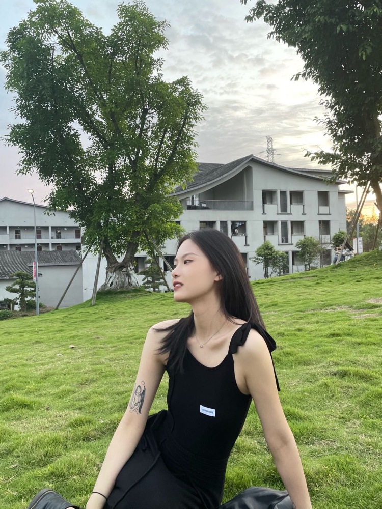X1NYUZ_-重庆市·重庆市·合川区--擅长拍照修图,喜欢探店打卡,可接寄拍,能驾驭多种风格。身高173 96斤