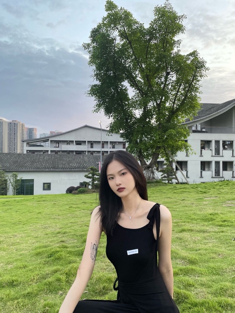 X1NYUZ_-重庆市·重庆市·合川区--擅长拍照修图,喜欢探店打卡,可接寄拍,能驾驭多种风格。身高173 96斤
