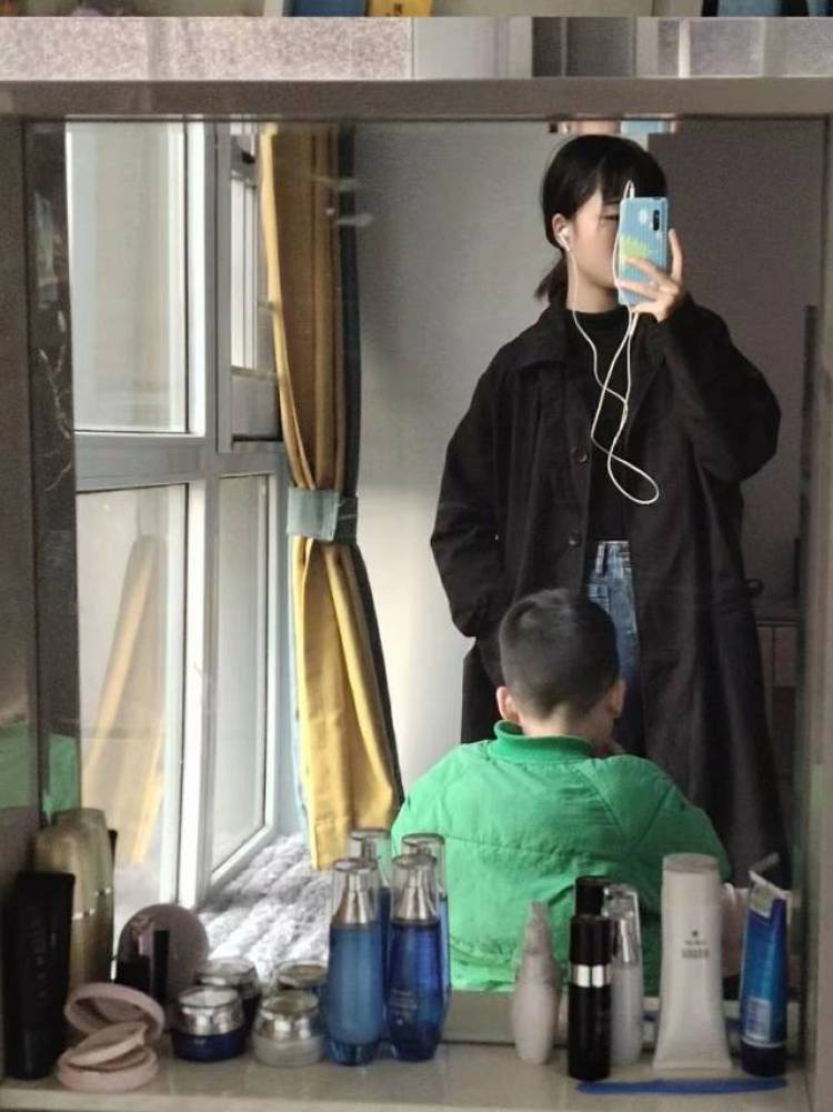 姓杨的猪-贵州省·安顺市·西秀区-快手,抖音,朋友圈-接单:买家秀,卖家秀,寄拍,送拍(衣服裤子鞋子裙子包包都可)