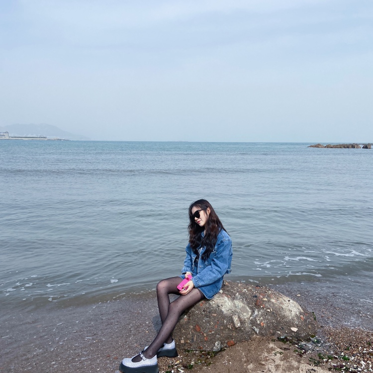 我信你个鬼-浙江省·宁波市·海曙区--大家好!我是西安网红:皮蛋
在校大学生,时间自由充沛
✔️ 买家秀,网拍,各类的小裙子衣服首饰
✔️ 会穿搭,多种风格可甜可咸,无缝转换。
✔️ 会化妆,医学美容专业毕业,对各类化妆品使用