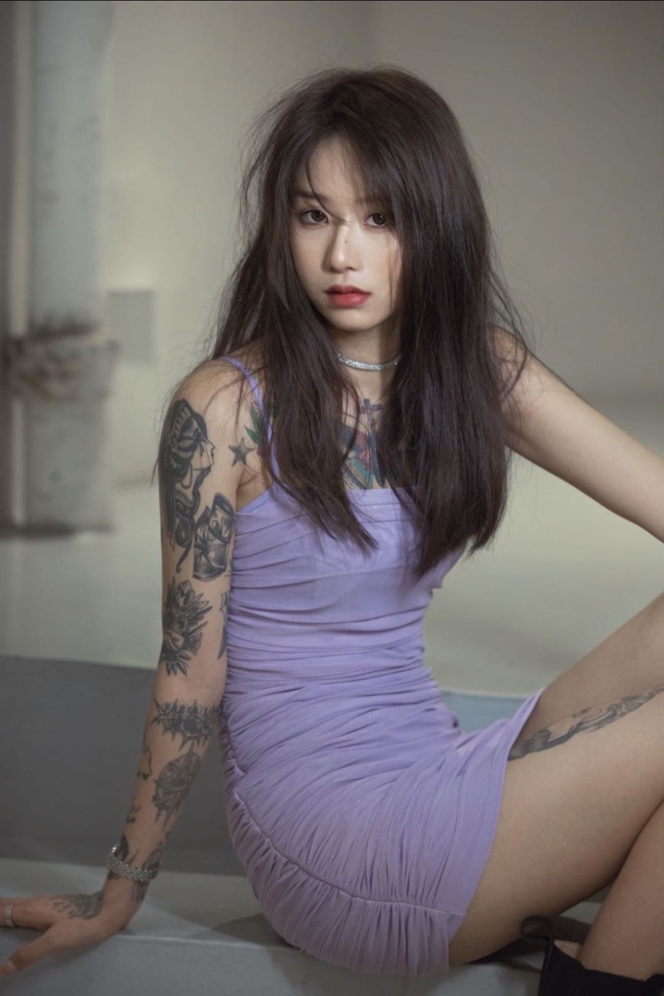 SuKi 🖤-广东省·深圳市·福田区-抖音，***，微博-擅长拍照，修图，探店，穿搭，风格多变，接寄拍探店，可当模特，身高168，体重51kg
