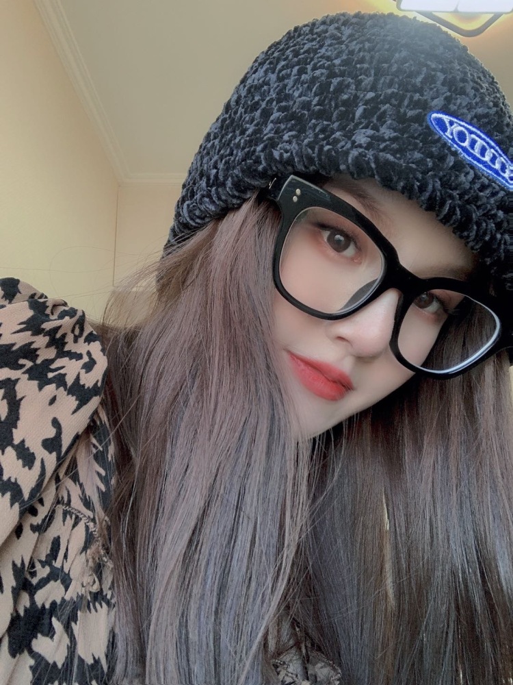 Rachel is working 💻-江苏省·镇江市·丹阳市-烫手老甜心-擅长修图比较爱拍照,根据不同产品换场地拍摄。自身条件可以驾驭各种风格。欢迎砸单