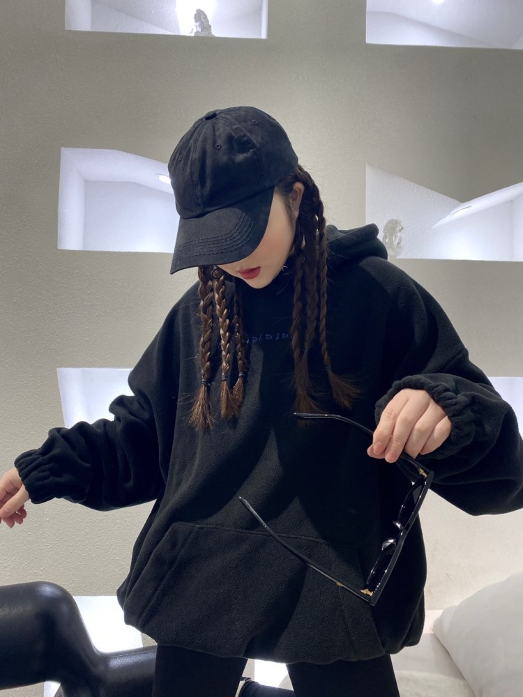 Rachel is working 💻-江苏省·镇江市·丹阳市-烫手老甜心-擅长修图比较爱拍照,根据不同产品换场地拍摄。自身条件可以驾驭各种风格。欢迎砸单