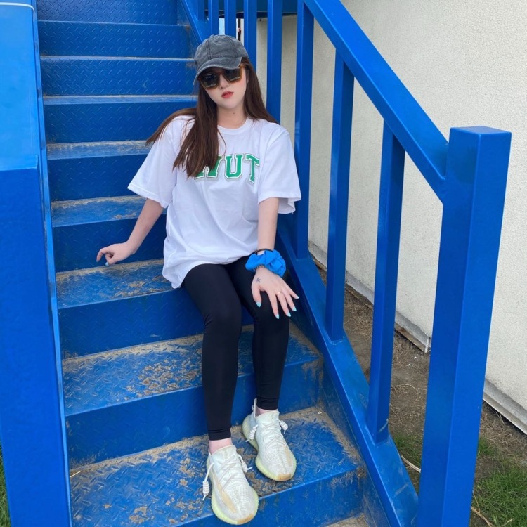 Rachel is working 💻-江苏省·镇江市·丹阳市-烫手老甜心-擅长修图比较爱拍照,根据不同产品换场地拍摄。自身条件可以驾驭各种风格。欢迎砸单