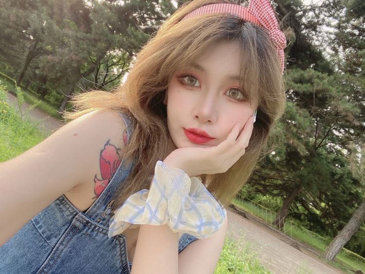 NINI🥳-北京市·北京市·朝阳区-抖音 快手 ***-主业:插画师 有自己的餐饮店 偶尔直播
正在做快手号 变装号和情侣号 变装号16条内容1w粉丝
会p图 会剪辑视频
接单范围:买家秀 寄拍 开箱测评 探店 种草笔记