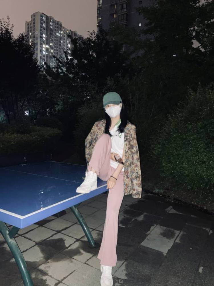 最初;-陕西省·西安市·未央区-抖音-接单范围:淘宝拼夕夕均可
可尝试各种风格,衣服饰品鞋子包包口红等
喜欢拍照会修图