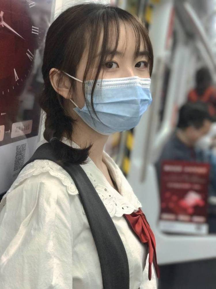 关掉月亮-广东省·深圳市·宝安区--擅长日系风格 可接jk 和其他小裙子  寄拍送拍都可 期待商家滴滴