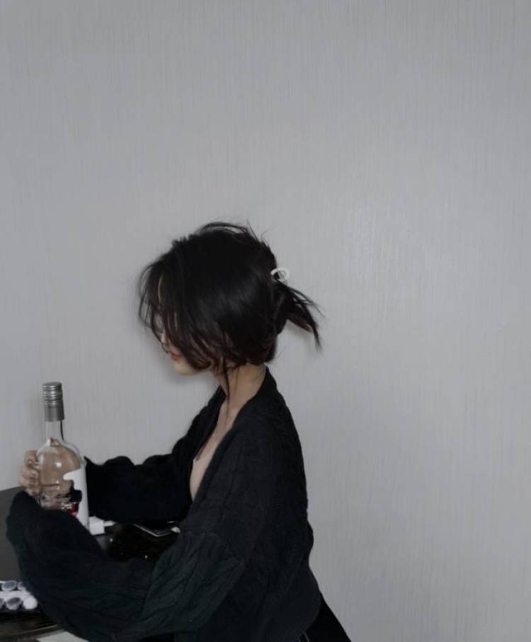 一-黑龙江省·大庆市·萨尔图区--职业:瑜伽老师 身高173 体重50kg 没有纹身
做过三年平面模特 车模 街拍 买家秀模特经验丰富 接受坏片重拍 所有照片都是我们用手机拍摄出来的效果 想接服装 饰品 鞋子类的买家秀
