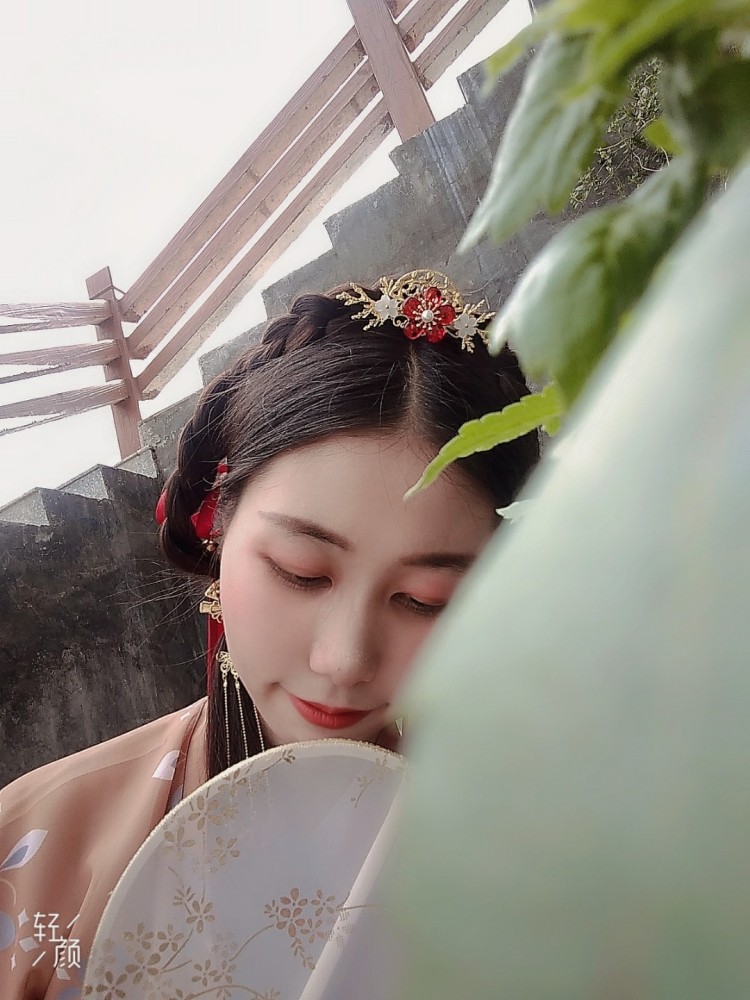 呜呜〒_〒-广东省·云浮市·云城区-抖音-可以接买家秀，兴趣是汉服，我会一点盘发，也有假发包，接发片，一些汉服发饰。平时传统节日，基本上都会穿汉服出去玩，或者出去拍照的。日系风格的也挺喜欢，也可以拍日常的服装。