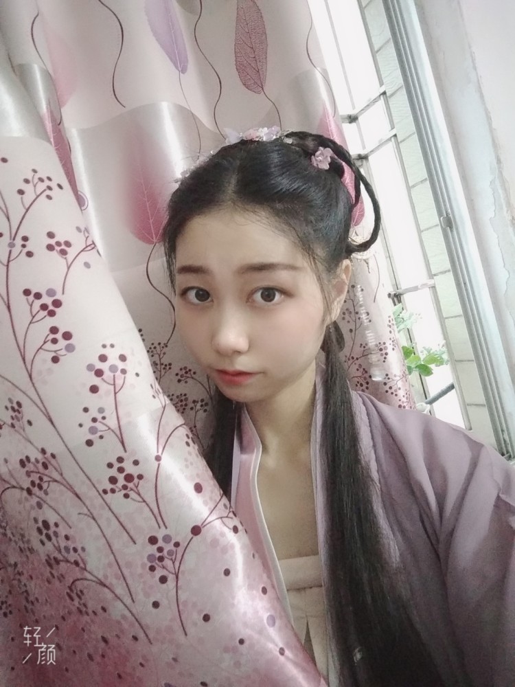 呜呜〒_〒-广东省·云浮市·云城区-抖音-可以接买家秀，兴趣是汉服，我会一点盘发，也有假发包，接发片，一些汉服发饰。平时传统节日，基本上都会穿汉服出去玩，或者出去拍照的。日系风格的也挺喜欢，也可以拍日常的服装。