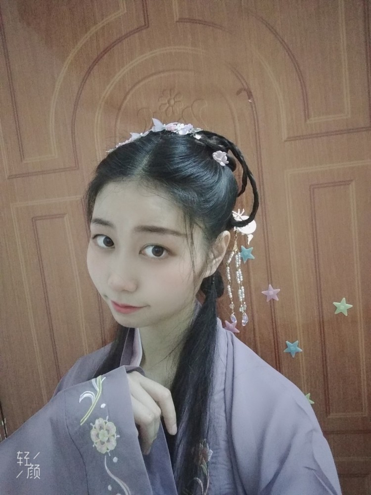 呜呜〒_〒-广东省·云浮市·云城区-抖音-可以接买家秀，兴趣是汉服，我会一点盘发，也有假发包，接发片，一些汉服发饰。平时传统节日，基本上都会穿汉服出去玩，或者出去拍照的。日系风格的也挺喜欢，也可以拍日常的服装。