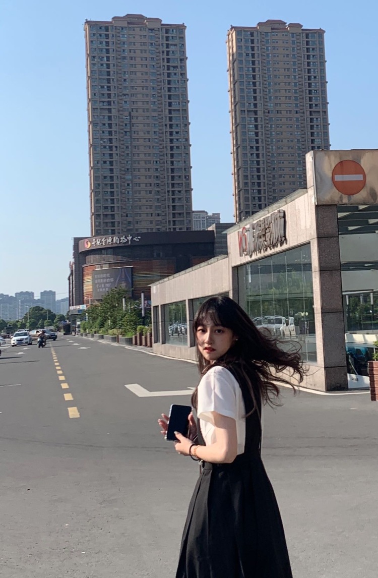 小陈不la头-浙江省·台州市·黄岩区-抖音|***|微博-接网拍寄拍、瞳模 种草测评 会拍照会化妆会p图
什么风格都可!