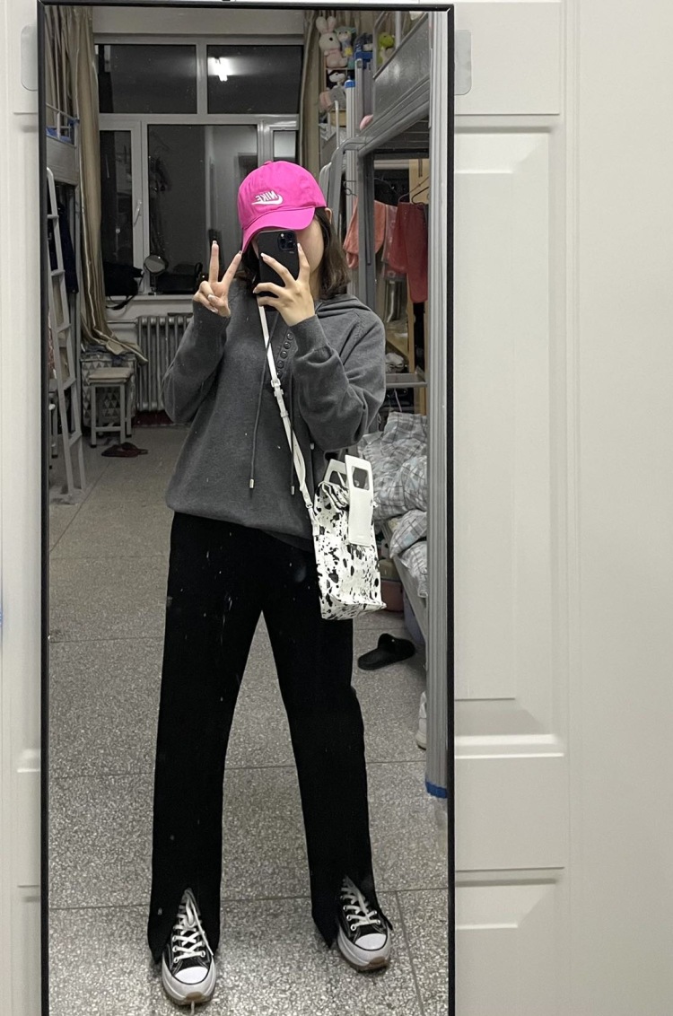 Www.-内蒙古自治区·鄂尔多斯市·乌审旗-抖音 微博 *** 快手-本人身高155体重92斤 是一名大学生 平时最大的兴趣就是买新衣服拍照片 也非常喜欢搞穿搭 可拍服装 帽子 鞋子 饰品类的买家秀 短视频 只接受寄拍哦