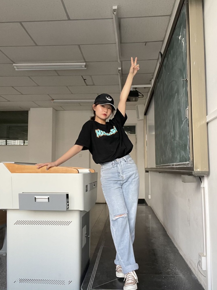 Www.-内蒙古自治区·鄂尔多斯市·乌审旗-抖音 微博 *** 快手-本人身高155体重92斤 是一名大学生 平时最大的兴趣就是买新衣服拍照片 也非常喜欢搞穿搭 可拍服装 帽子 鞋子 饰品类的买家秀 短视频 只接受寄拍哦