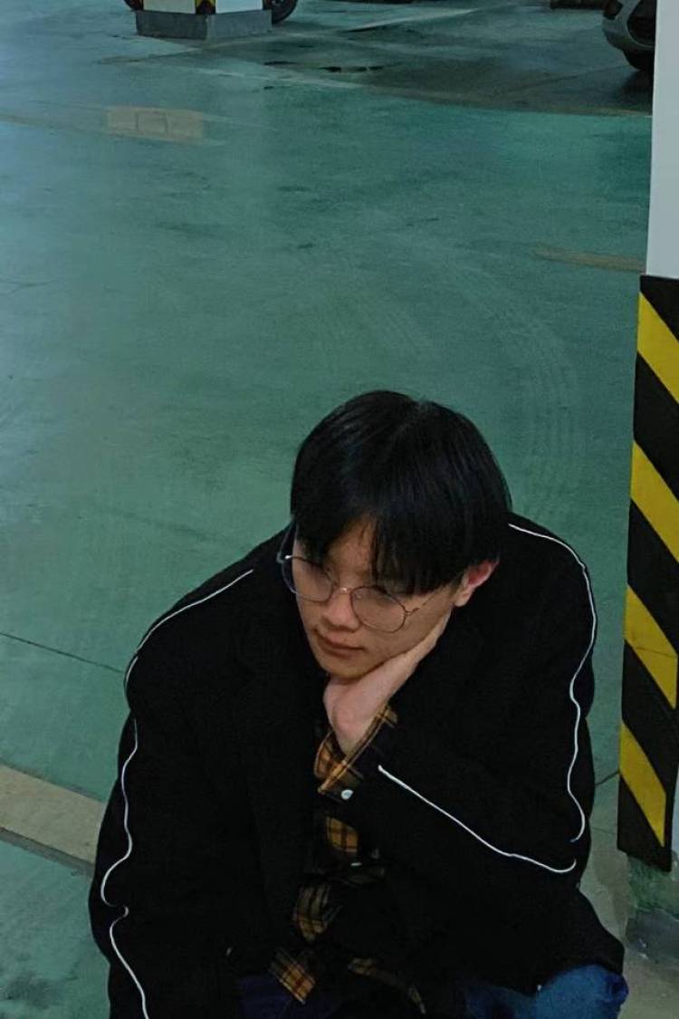 Lii-江苏省·苏州市·吴江区-抖音 微博-善于拍照摆pose，在镜头面前有很强的表现欲望，随和开朗好相处，希望有平面拍摄的可以找我谢谢😜