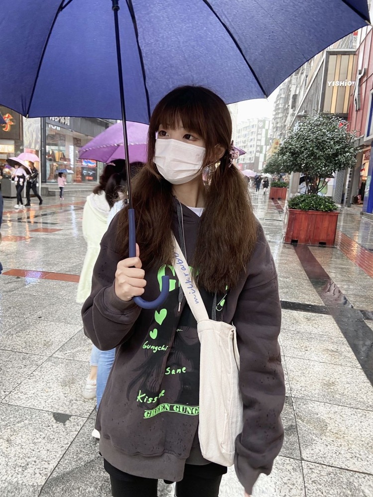 雪雪想睡觉-湖北省·十堰市·张湾区-快手 抖音-身高167
体重90斤
会拍照 会修图
接买家秀 寄拍 送拍
