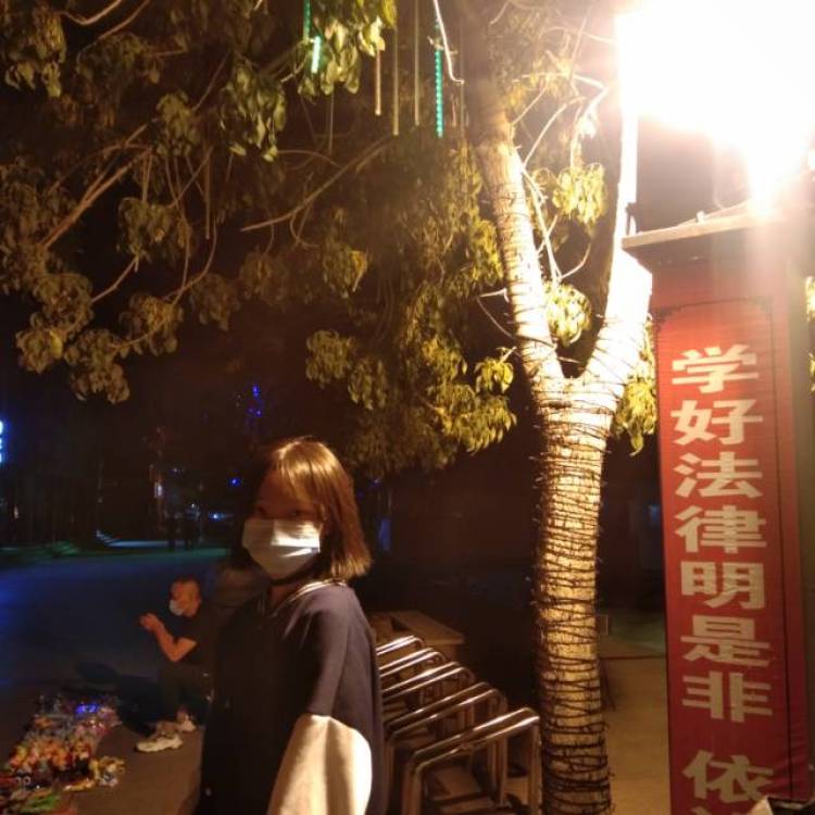 小.兔.崽.子.-新疆维吾尔自治区·昌吉回族自治州·奇台县-快手-本人身高171  体重46 什么风格都可以驾驭 本人学生假期期间可接拍 可去指定地点打开拍照  接化妆品服饰首饰代拍